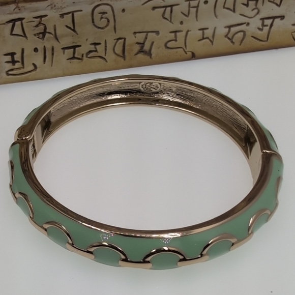 Premier Designs Green and Gold Bracelet Excellent Condition - Picture 3 of 6